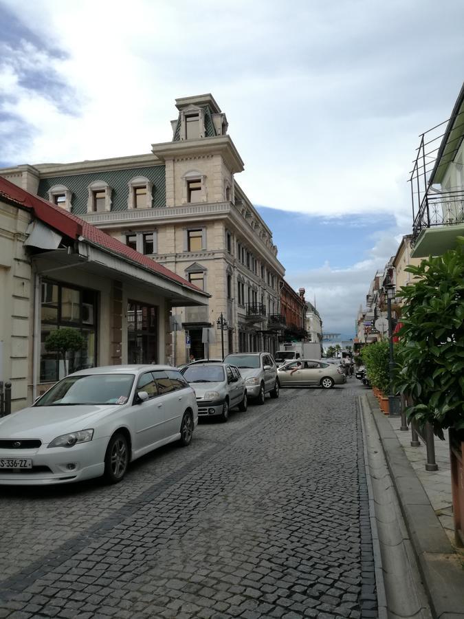 Hotel Verona Batoemi Buitenkant foto